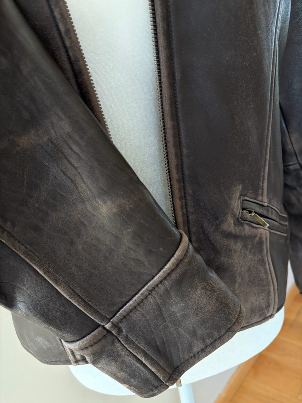 VTG Lord & Taylor Classic Brown Leather Bomber Jacket Zip Front Women’s 4 - Picture 8 of 13